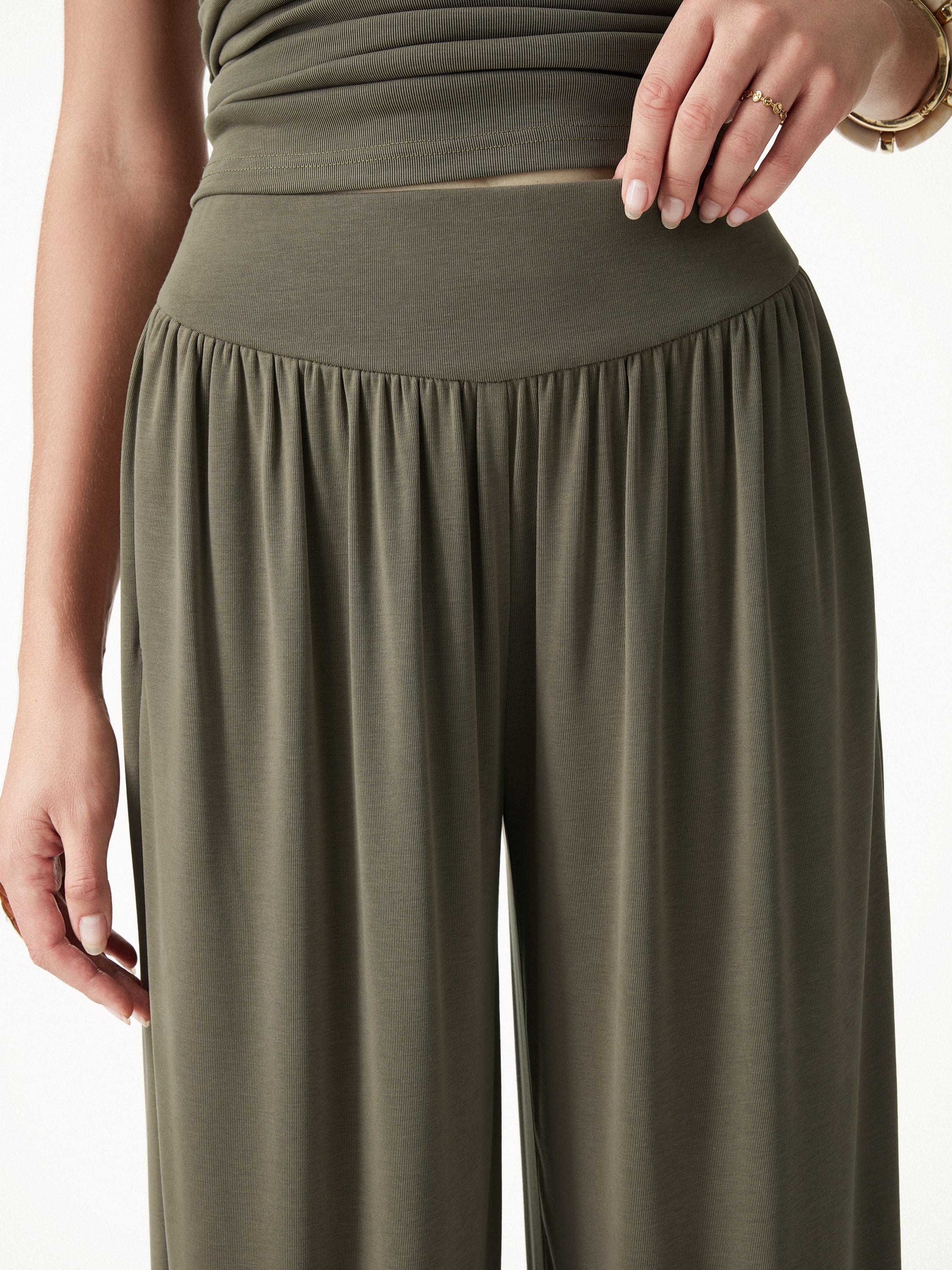 OGLmove 2-Piece Open Back Bra Top & Balloon Pants with Pockets
