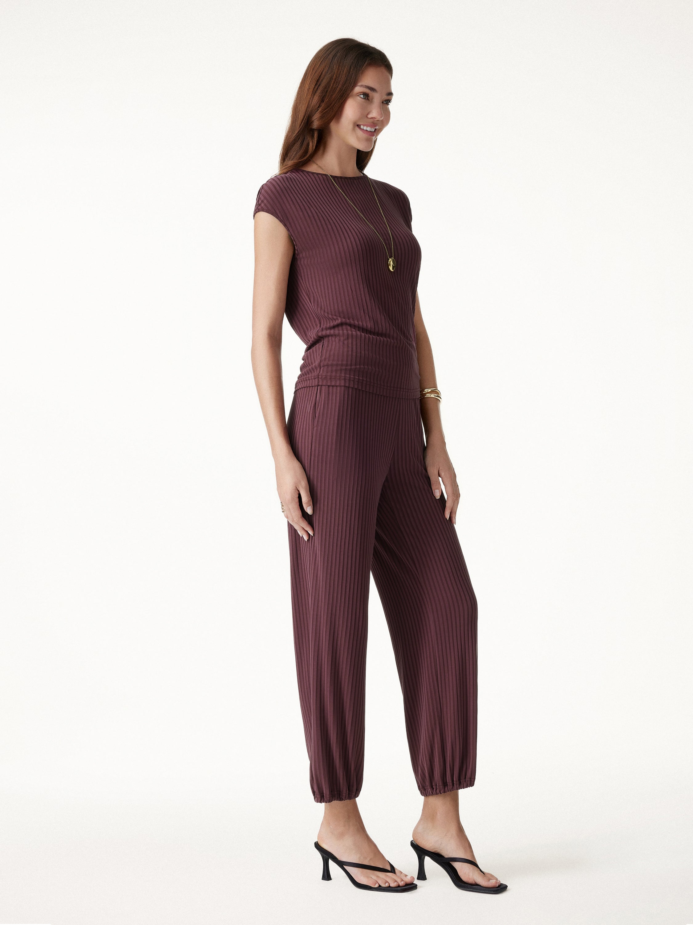 OGLmove Wrinkle-Free Cap Sleeve Top & Mid-Rise Cropped Pants Set